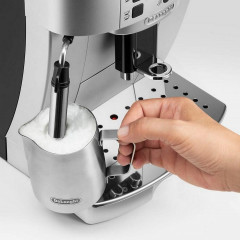 DELONGHI Magnifica ECAM 22.110 Kaffeevollautomat Silber