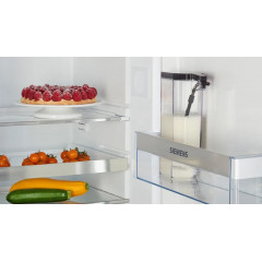 Siemens TQ513D01 EQ.500 integral Kaffeevollautomat Klavierlack/ Silber