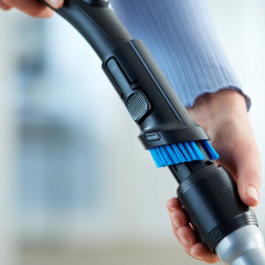 Philips Bodenstaubsauger »FC9747/09 7000 Series« 900 W beutellos mit 2 l Fassungsvermögen und Tri-Active-LED-Düse
