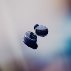 Bowers & Wilkins Pi8 Blau